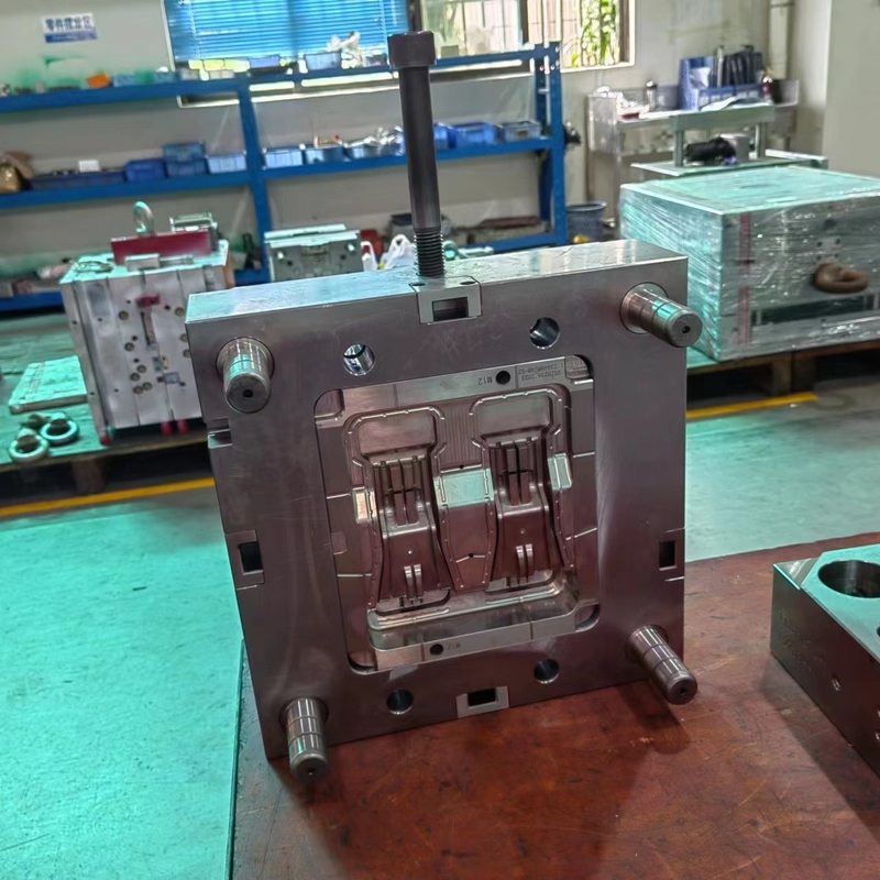 LKM CNC 기계화 플라스틱 도구 주입 폼 수명 000 및 관용 ± 0.01mm